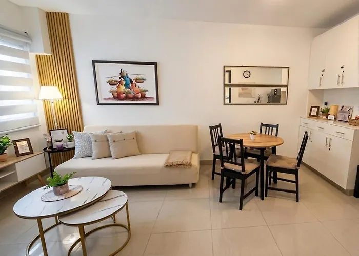 Cozy 1br Fully-furnished Wi-fi Netflix * Manila